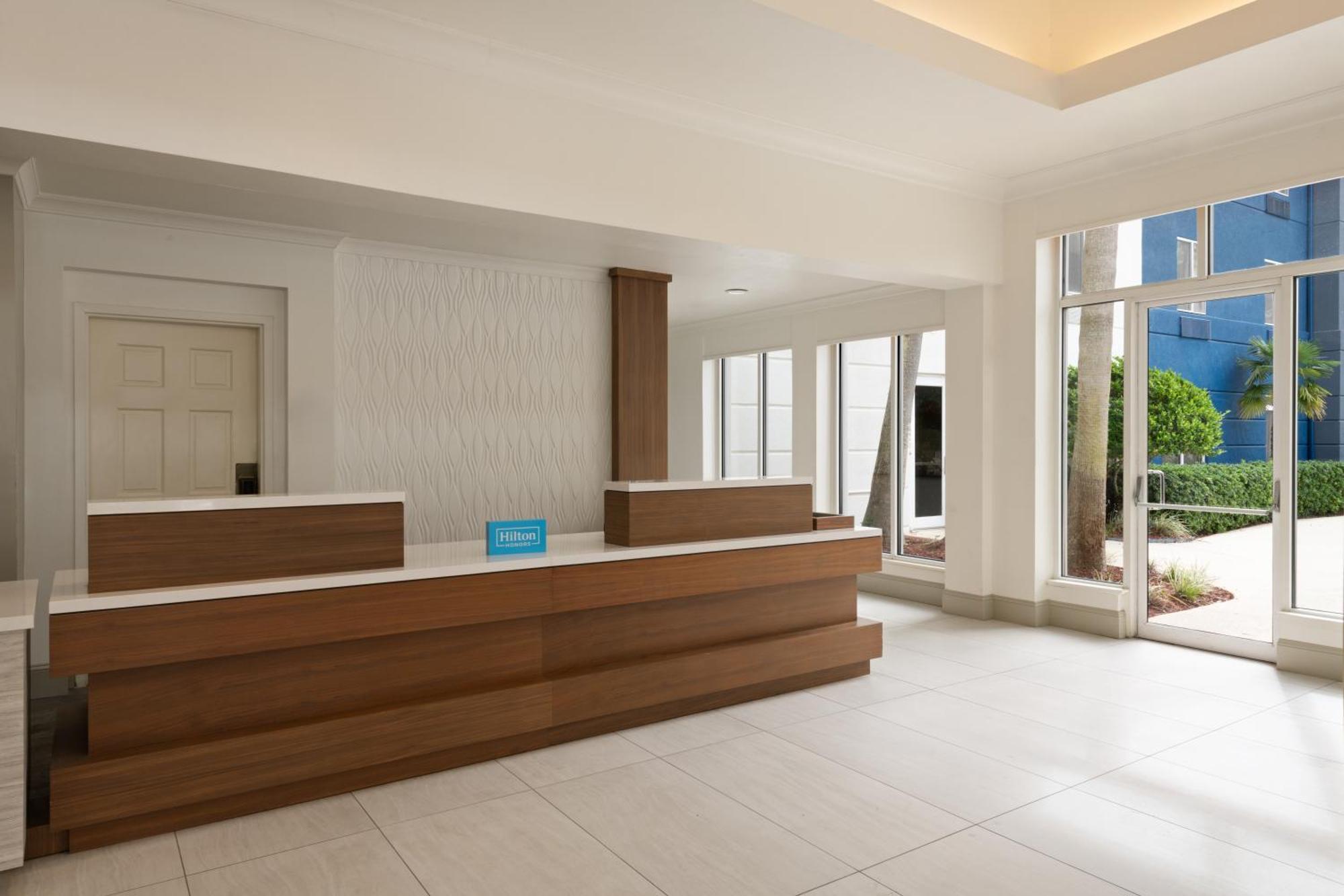 Hilton Garden Inn Таллахасси Экстерьер фото